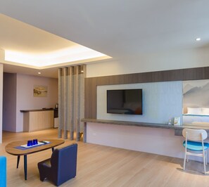 Luxury Room, 1 Bedroom, Hot Tub, Tower | Living area | LCD TV - Rainbow House (Ji'an)