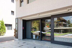 Property entrance - Rainbow House (Ji'an)