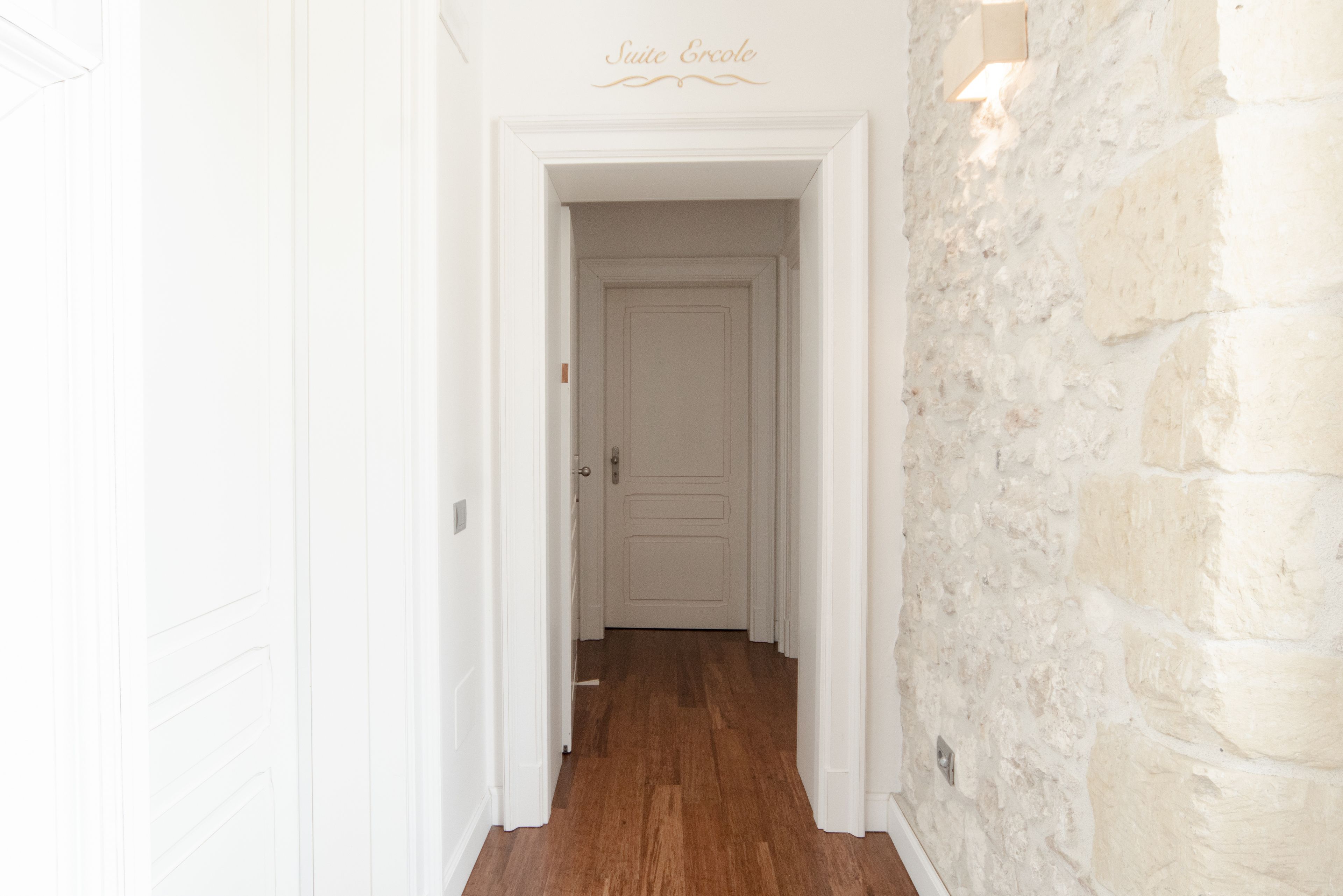 suite | minibar, in-room safe, individually furnished, desk