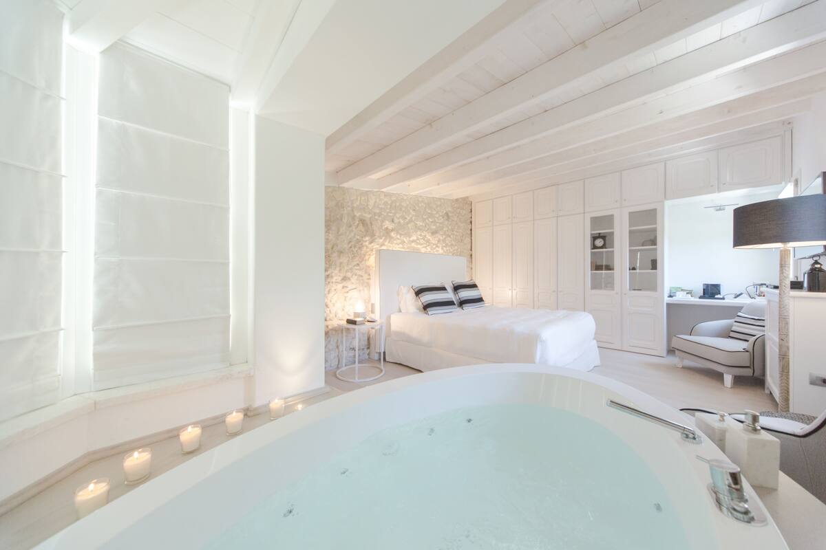 luxury room, jetted tub (garden) | room amenity