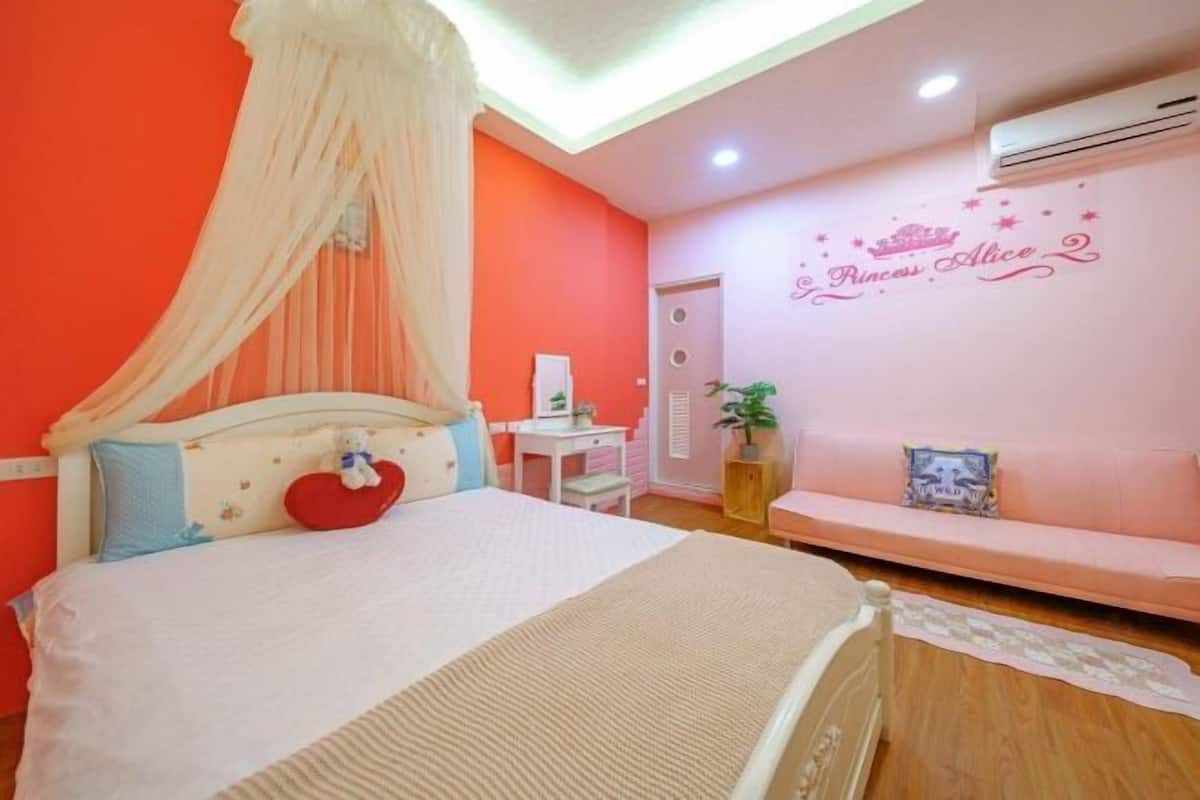 Individually decorated, blackout curtains, free WiFi, wheelchair access
