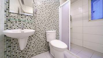 Double Room | Bathroom | Shower, free toiletries, hair dryer, slippers
