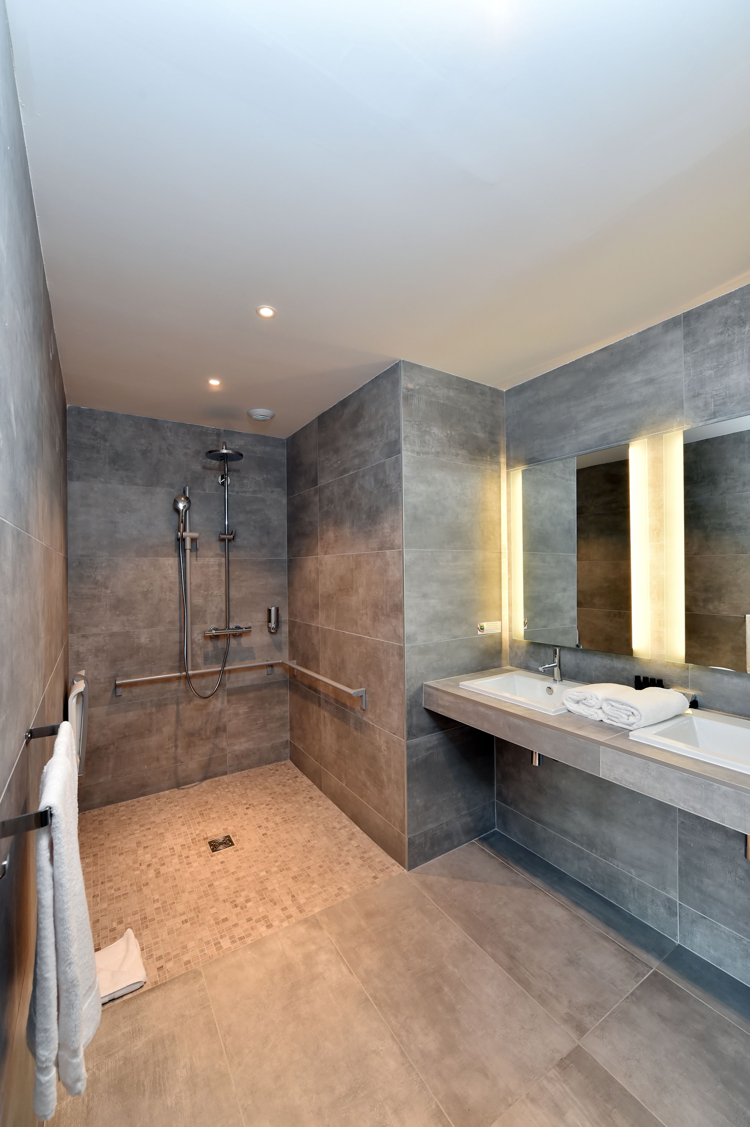 junior suite | bathroom | towels