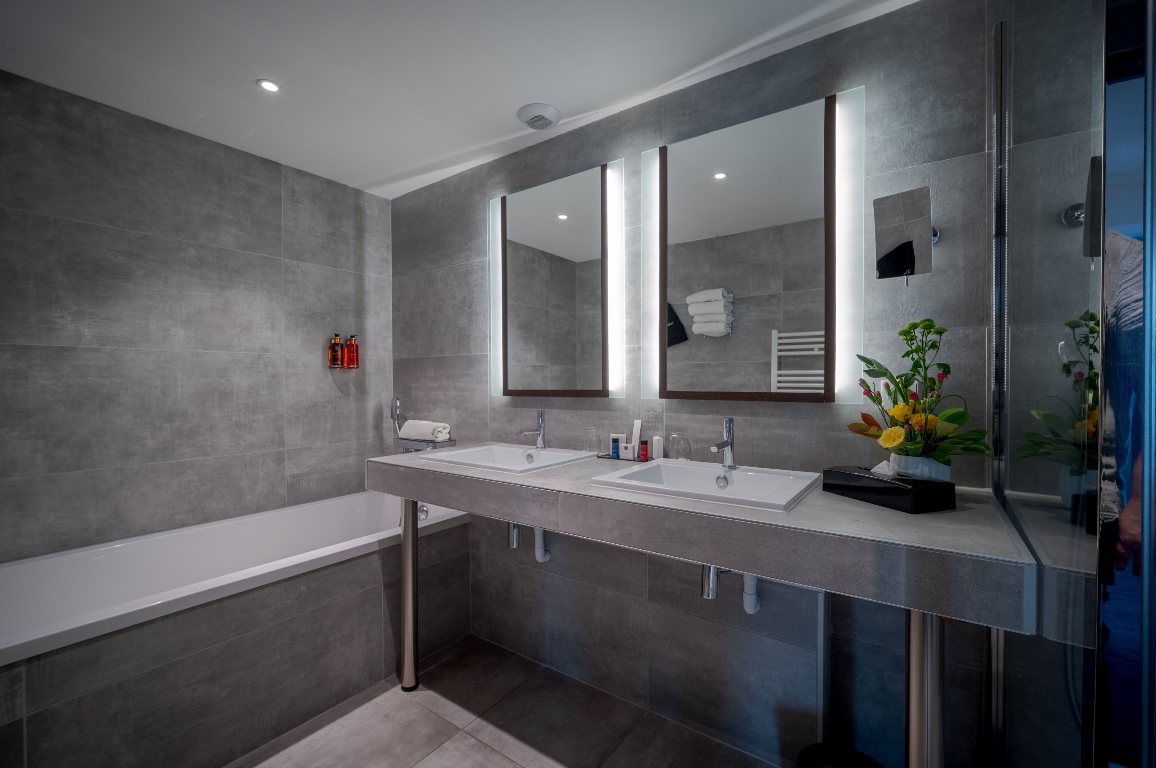 deluxe suite, terrace | bathroom | towels
