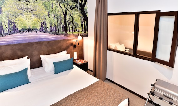 Family Suite | 2 bedrooms, in-room safe, blackout drapes, soundproofing
