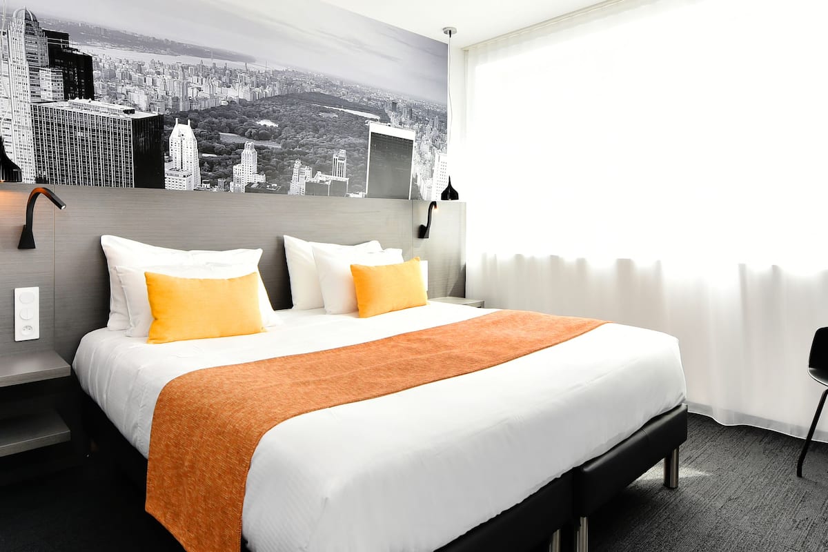 Junior Suite | In-room safe, blackout drapes, soundproofing, iron/ironing board