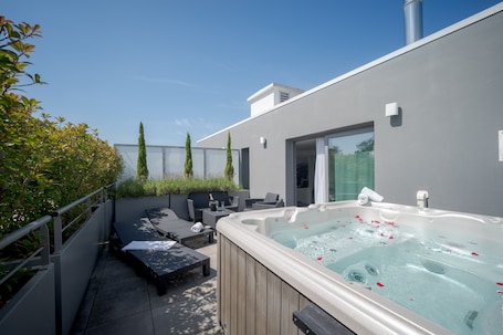 Bañera de hidromasaje privada