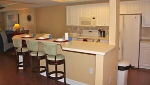 Private kitchen - Beau Rivage 1702 MO (Fort Myers)