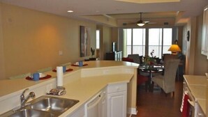 Private kitchen - Beau Rivage 1702 MO (Fort Myers)