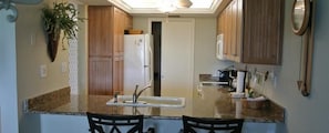 Luxury Apartment, 2 Bedrooms, Non Smoking, Beach View | Private kitchen