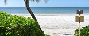 On the beach, white sand - Cascades 503 Wkly (Fort Myers Beach)