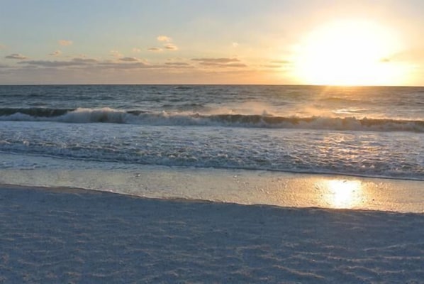 On the beach - Dolphin Way A-207 (Bonita Springs)