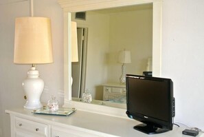 Luxury Apartment, 2 Bedrooms, Non Smoking, Beach View | Room amenity