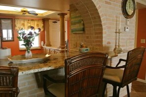 Luxury Townhome, 2 Bedrooms, Non Smoking, Beach View | In-room dining