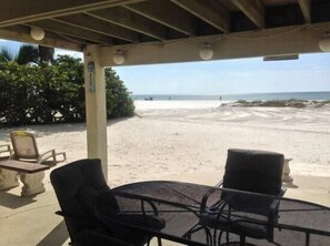 Luxury Apartment, 1 Bedroom, Non Smoking, Beach View | Terrace/patio - Gulf Breeze Wkly (Fort Myers Beach)
