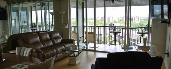 Appartement Luxe, 2 chambres, non-fumeur, vue plage | Salle de séjour