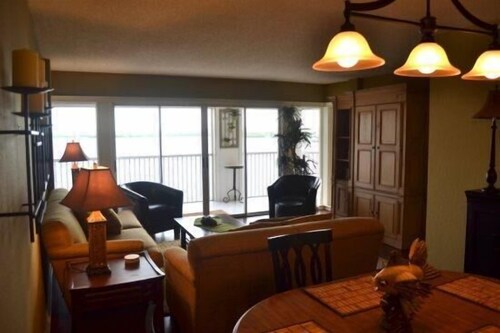 Hickory Bay West 204 MO