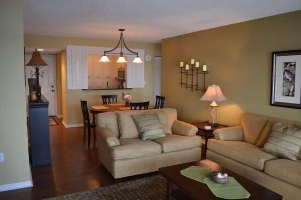 Luxury Apartment, 2 Bedrooms, Non Smoking, Beach View | Living room