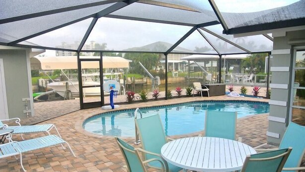 Outdoor pool - Island Getaway Wkly (Fort Myers Beach)