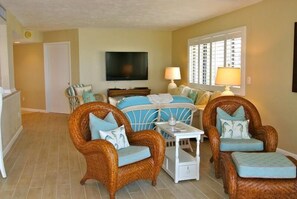 Luxury Apartment, 3 Bedrooms, Non Smoking, Beach View | Living area - Pelican Point 2B MO (Bonita Springs)