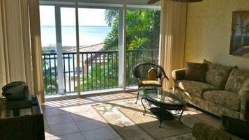 Căn hộ Cao cấp, 2 phòng ngủ, không hút thuốc, quang cảnh bãi biển | Phòng khách