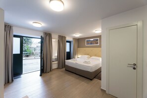 Estúdio econômico, 1 cama King, sem janelas, no piso térreo | Vista do quarto
