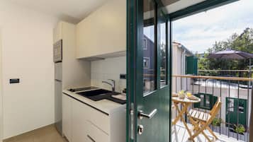 Stüdyo Süit, Balkon, Avlu Manzaralı | Balkon