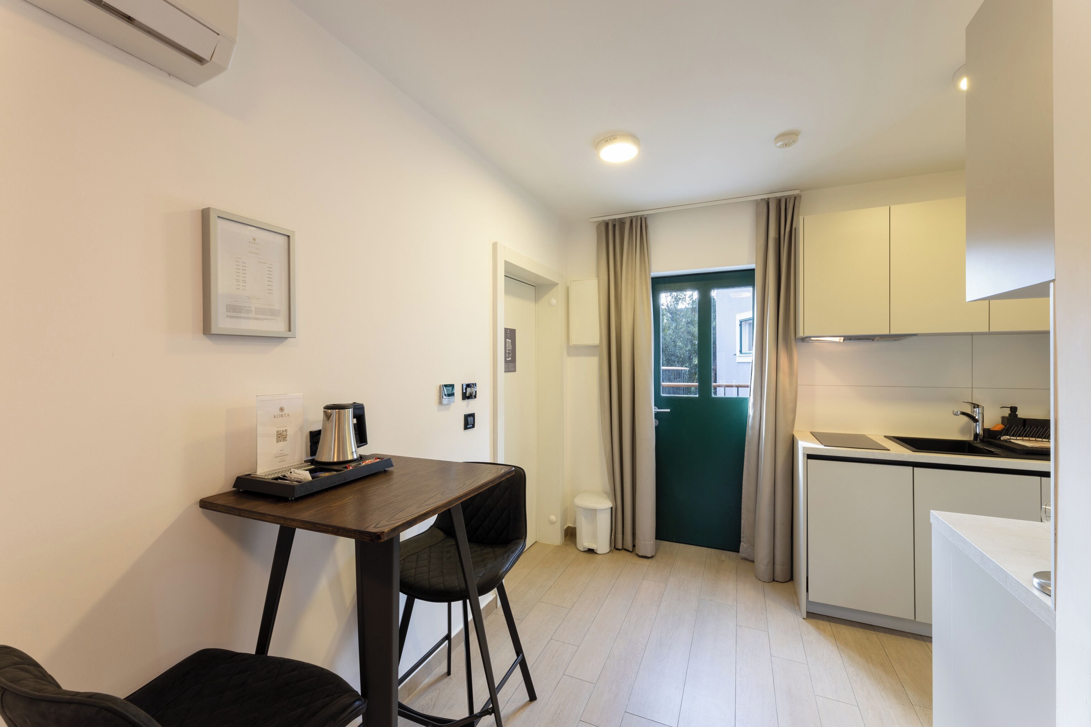 Studio, balcon, vue cour intérieure | Cuisine privée