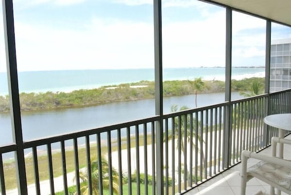 Appartement luxueux, 2 chambres, non-fumeur, vue sur la plage | Terrasse/patio