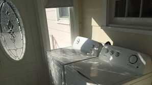 Laundry room - The Original Beachcomber Daily (Fort Myers Beach)