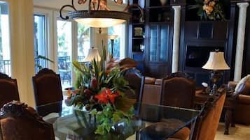 Luxury Apartment, 5 Bedrooms, Non Smoking, Beach View | In-room dining