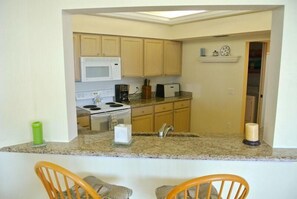 Luxury Apartment, 3 Bedrooms, Non Smoking, Beach View | In-room dining - Waterside 283 MO (Fort Myers Beach)