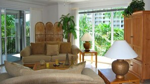 Appartement Luxe, 3 chambres, non-fumeurs, vue plage | Salle de séjour