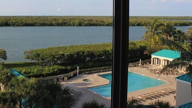 Unclassified image, 1 of 33, button - Waterside 345 MO (Fort Myers Beach)