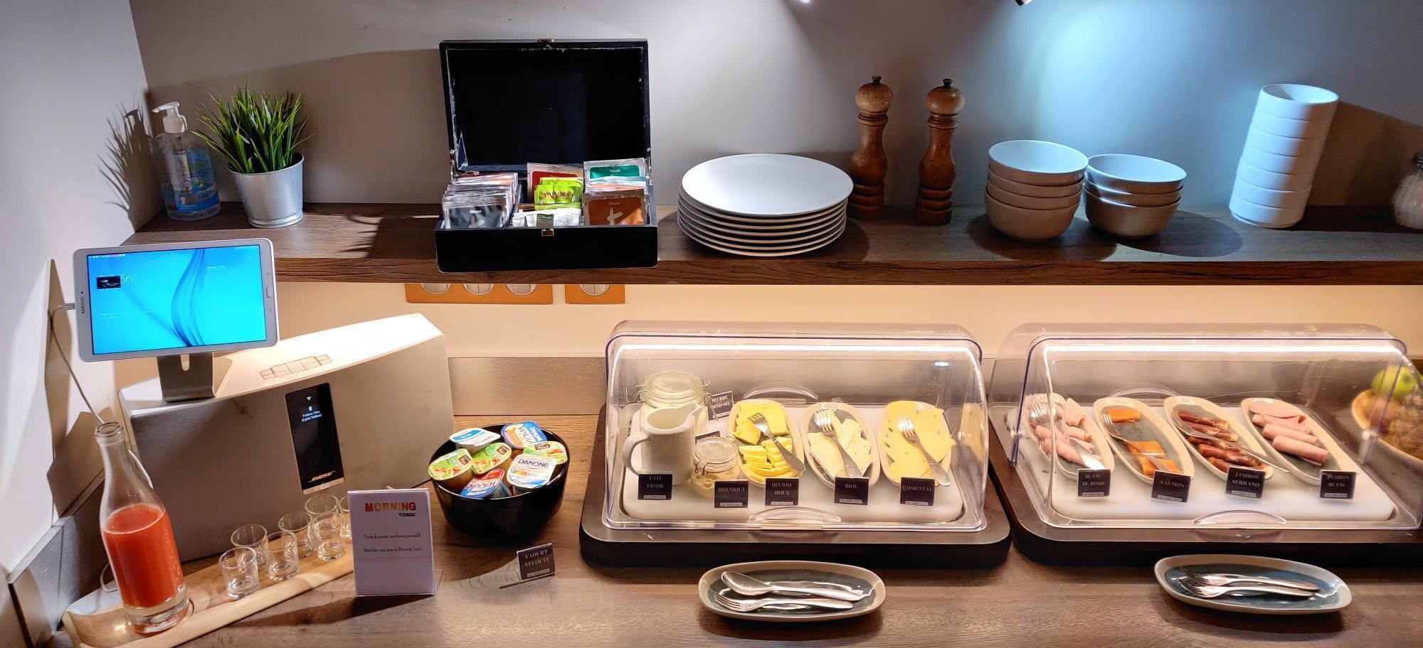 Daily continental breakfast (EUR 16 per person)