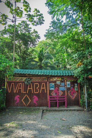 Fachada de la propiedad