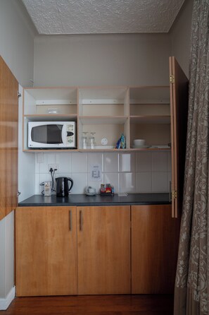 Standardzimmer | Eigene Kochnische