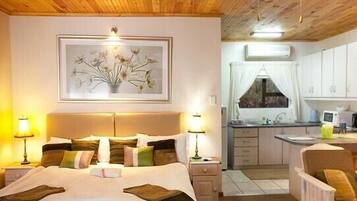 Apartment (Self Catering ) | Desk, iron/ironing board, free cribs/infant beds, free rollaway beds