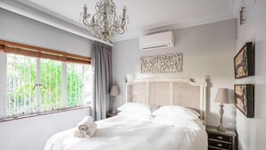 สแตนดาร์ดอพาร์ทเมนท์, 2 ห้องนอน, ปลอดบุหรี่ (Wag n Bietjie ) | 1 ห้องนอน, เครื่องนอนระดับพรีเมียม, เตียงพร้อมฟูกเสริมที่นอน