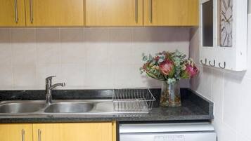 Apartamento estándar, 2 habitaciones, no fumadores (Wag n Bietjie ) | Cocina privada | Frigorífico grande, microondas, horno y placa de cocina