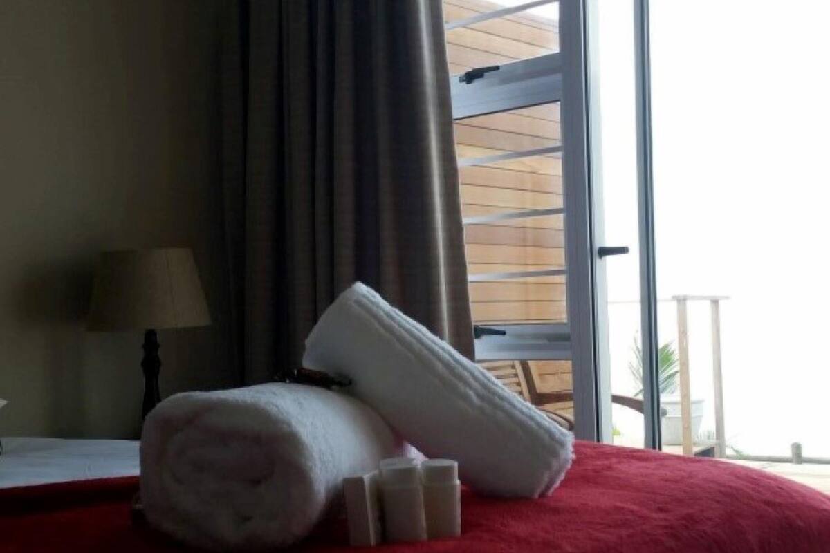 Quarto superluxo, 1 quarto | Cortinas blackout, ferros/tábuas de passar roupa, Wi-Fi de cortesia