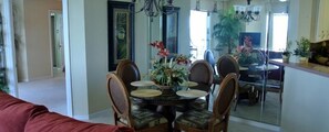 Luxury Apartment, 2 Bedrooms, Non Smoking, Beach View | In-room dining