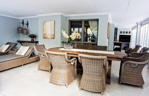 Appartement Luxe, plusieurs lits | Coin séjour