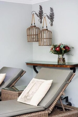 Luxury Apartment, Multiple Beds | Living area