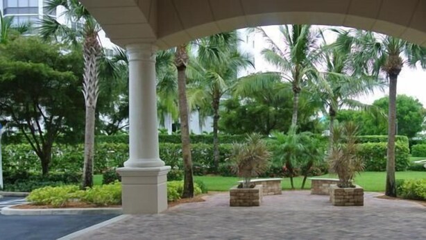 Property grounds - Waterside at Bay Beach Condos (Fort Myers Beach)