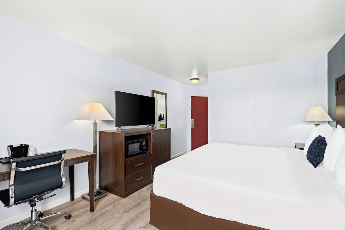 Desk, iron/ironing board, rollaway beds