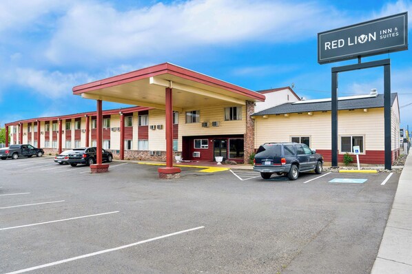 Exterior - Red Lion Inn & Suites Yakima (Yakima)