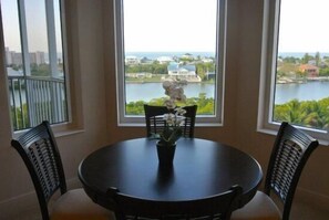 Luxury Apartment, 2 Bedrooms, Non Smoking, Beach View | In-room dining