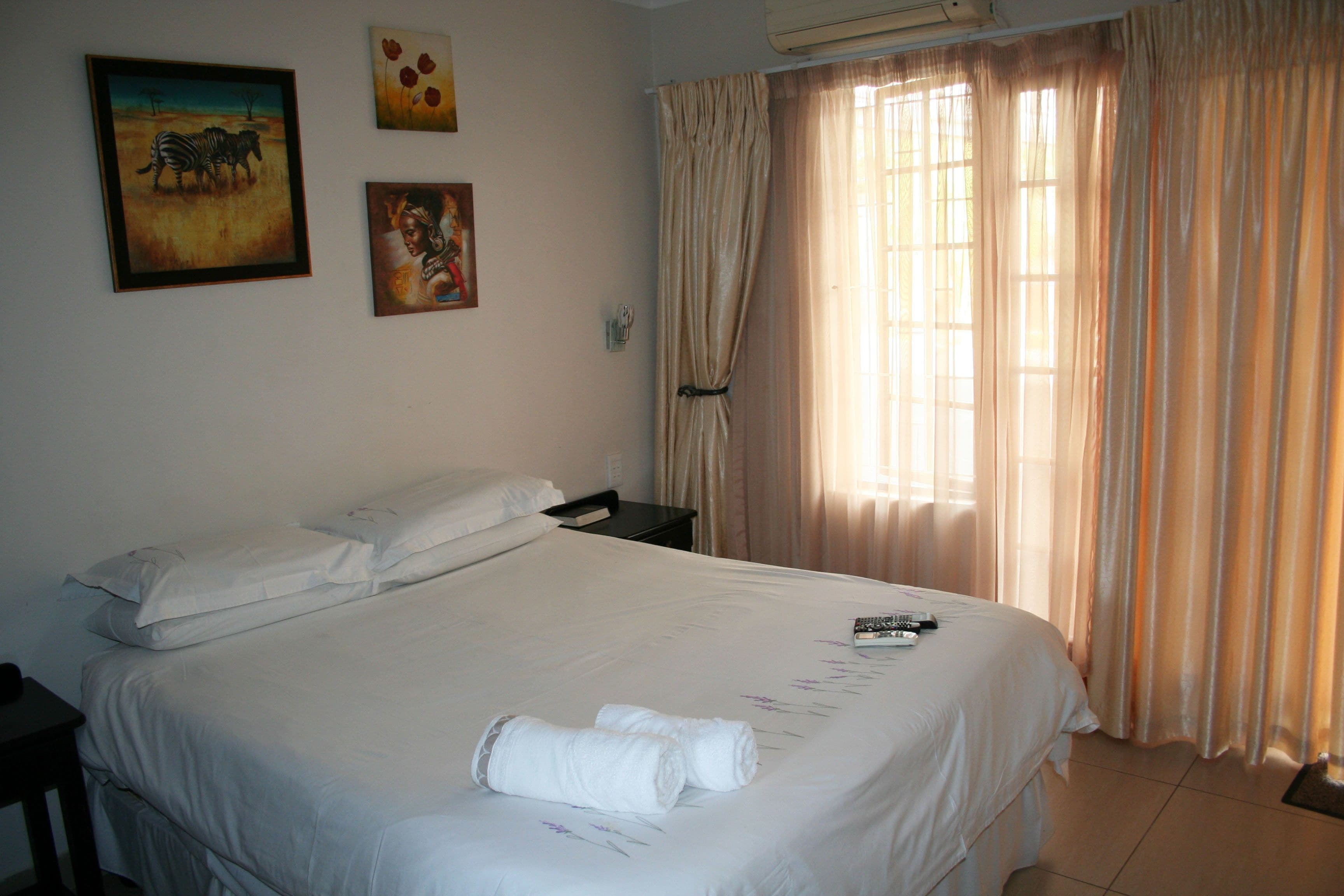 Standard Room | 1 bedroom, minibar, in-room safe, free WiFi