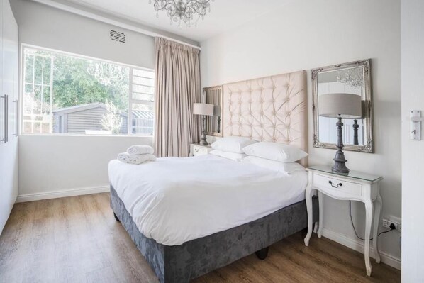 Family Apartment, Multiple Beds - Avemore Vredehof No 1- with backup power (Stellenbosch)